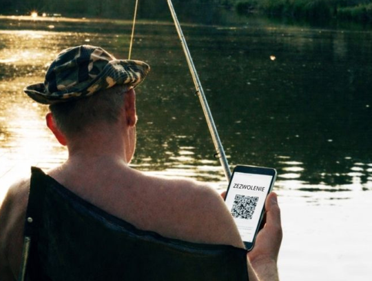 Bez papieru nad wodę. Wędkarze przenieśli się do sieci