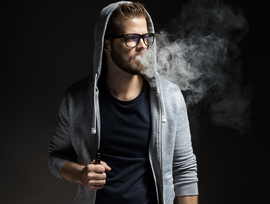 Zakaz e-papierosów i saszetek. To błąd – ocenia biznes