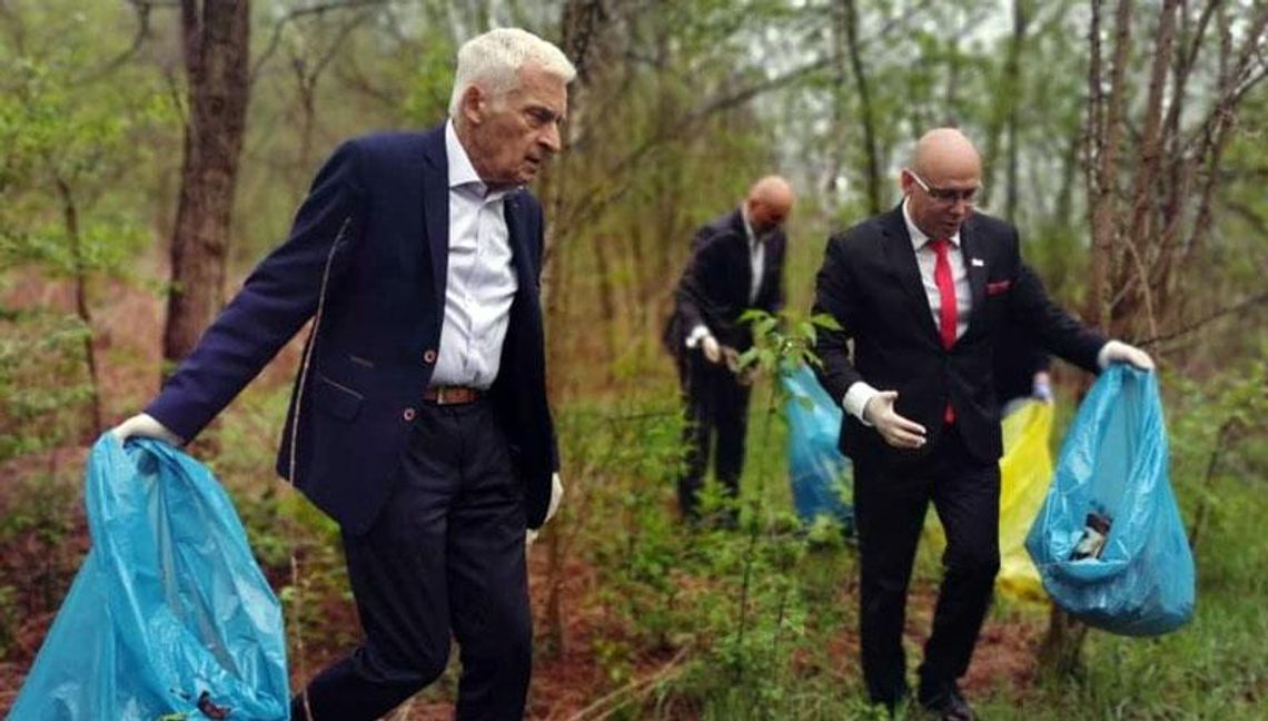 Jerzy Buzek pomagał sprzątać Mysłowice!