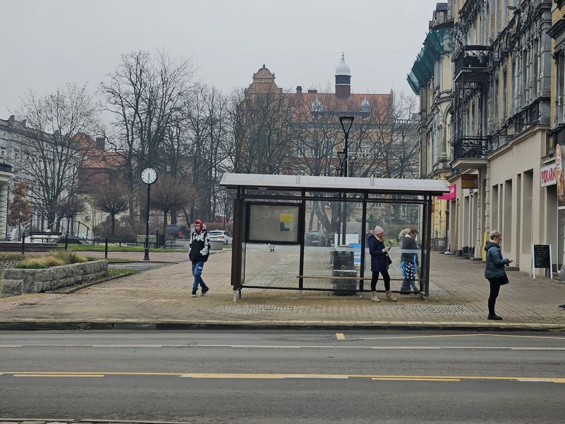 Na Krakowskiej stanęła wiata przystankowa