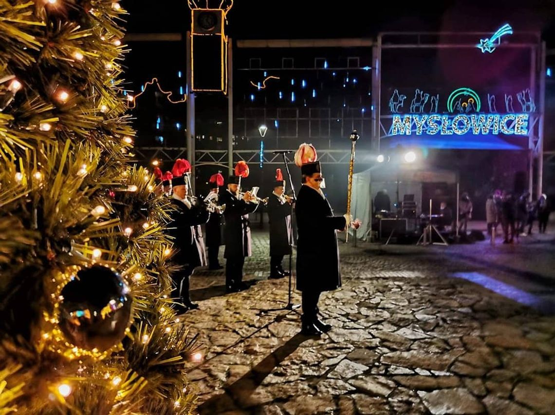 W Mysłowicach „odpalono” iluminacje, które rozświetliły Rynek. 